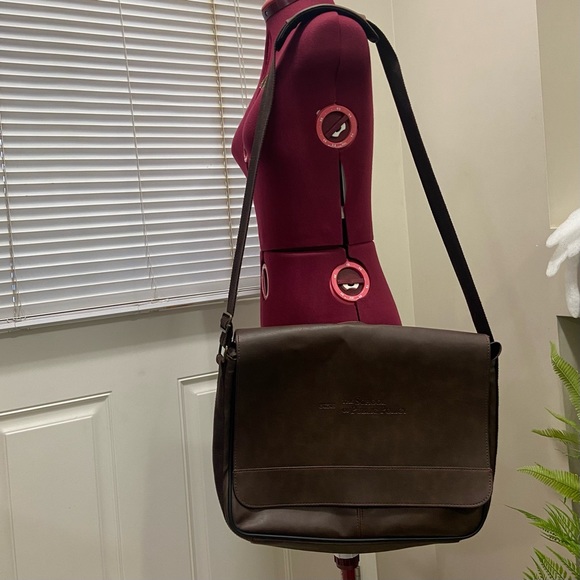 Debco brown leather University of Calgary stamped messenger shoulder bag. Used. - Picture 2 of 14